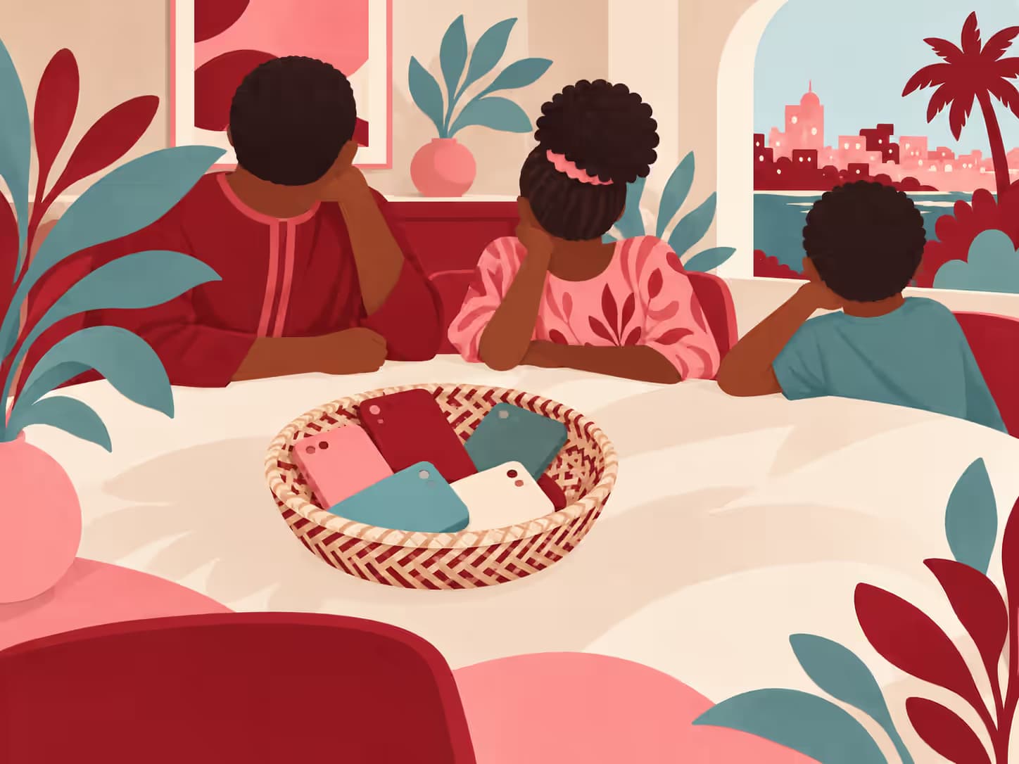 Un parent et deux enfants autour d'une table familiale, les téléphones réunis dans un panier au centre.